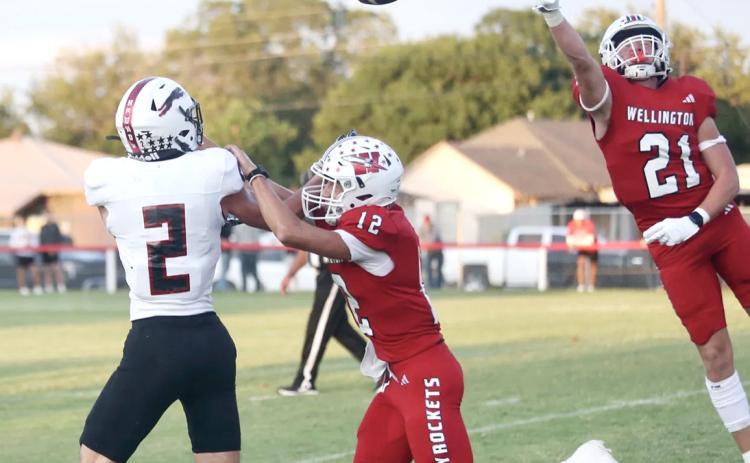 Wellington’s Callen Kane (12) and Cix Killian (21) defend a pass intended for Gruver’s Mason Lankford during the non-district Skyrocket homecoming game at Powell Field last Friday, Sept. 25. The Greyhounds eventually outscored the Rockets 56-28. The home team amassed 133 yards passing and 113 yards rushing for 246 total yards, while Gruver piled up 340 yards passing and 152 yards rushing for almost 500 total yards. AMARILLO GLOBE-NEWS / RANDALL SWEET