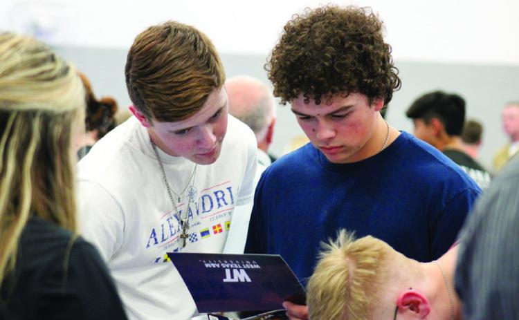 Memphis high schoolers attend College Fair in Childress